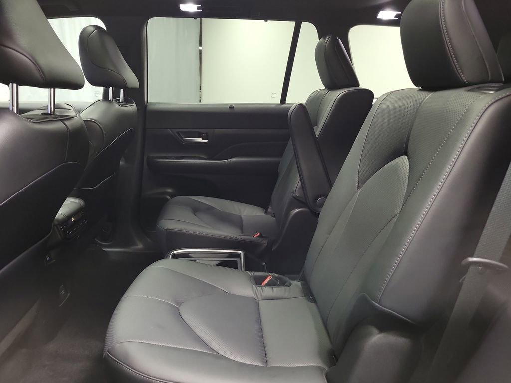 Used 2025 Toyota Grand Highlander AWD Hybrid image 22