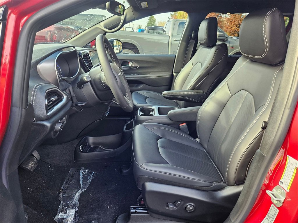 New 2026 Chrysler Pacifica Select image 12