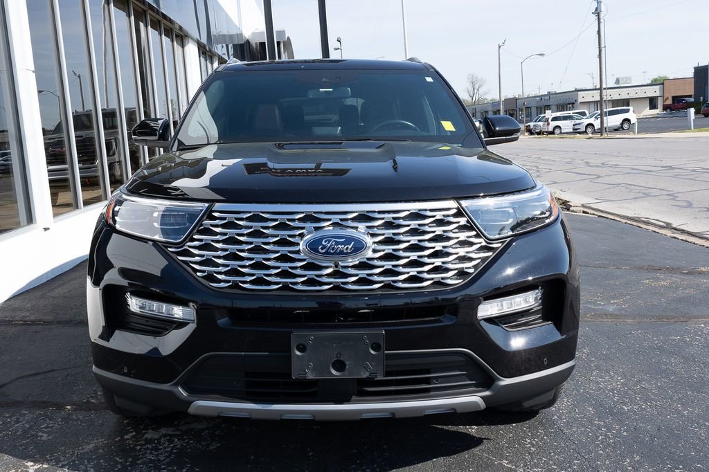 Used 2023 Ford Explorer Platinum w/ Technology Package AWD/4WD image 2