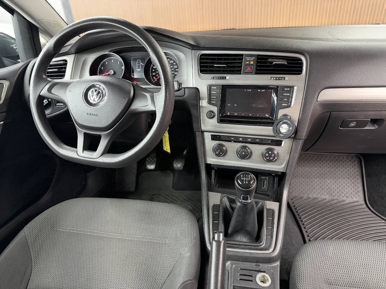 Used 2015 Volkswagen Golf S FWD image 6