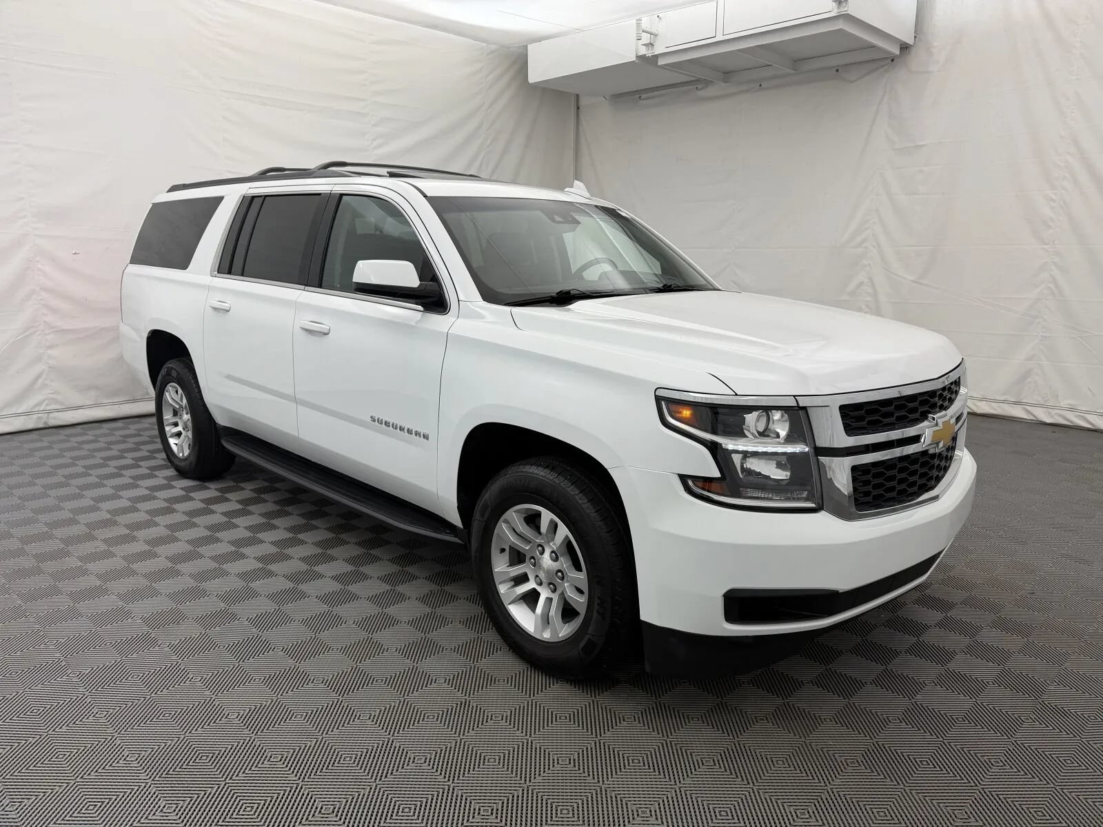 Used 2018 Chevrolet Suburban LT AWD/4WD image 4