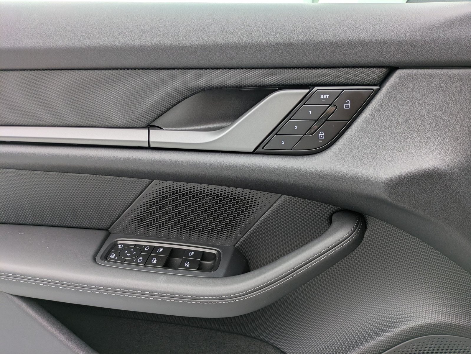 Certified 2025 Porsche Taycan AWD/4WD image 13