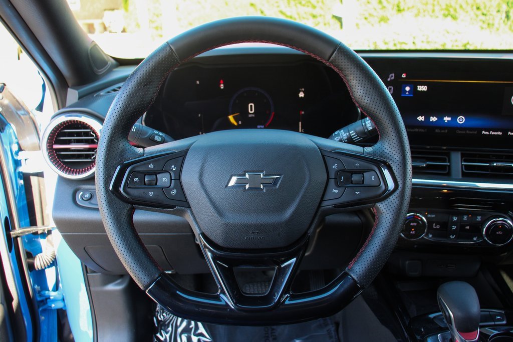 Used 2024 Chevrolet Trax RS w/ Sunroof Package image 19