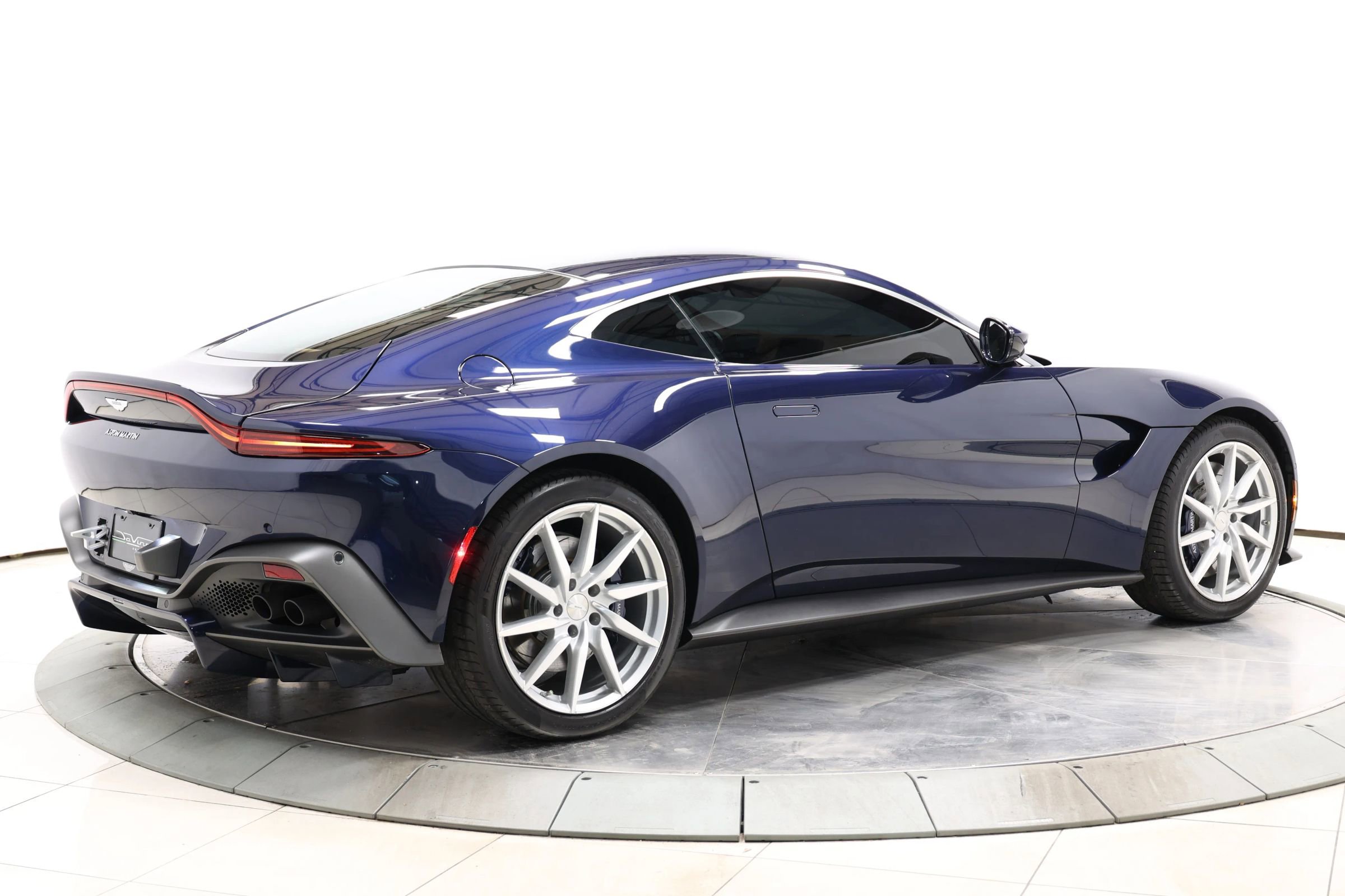 Used 2019 Aston Martin V8 Vantage Coupe RWD image 4