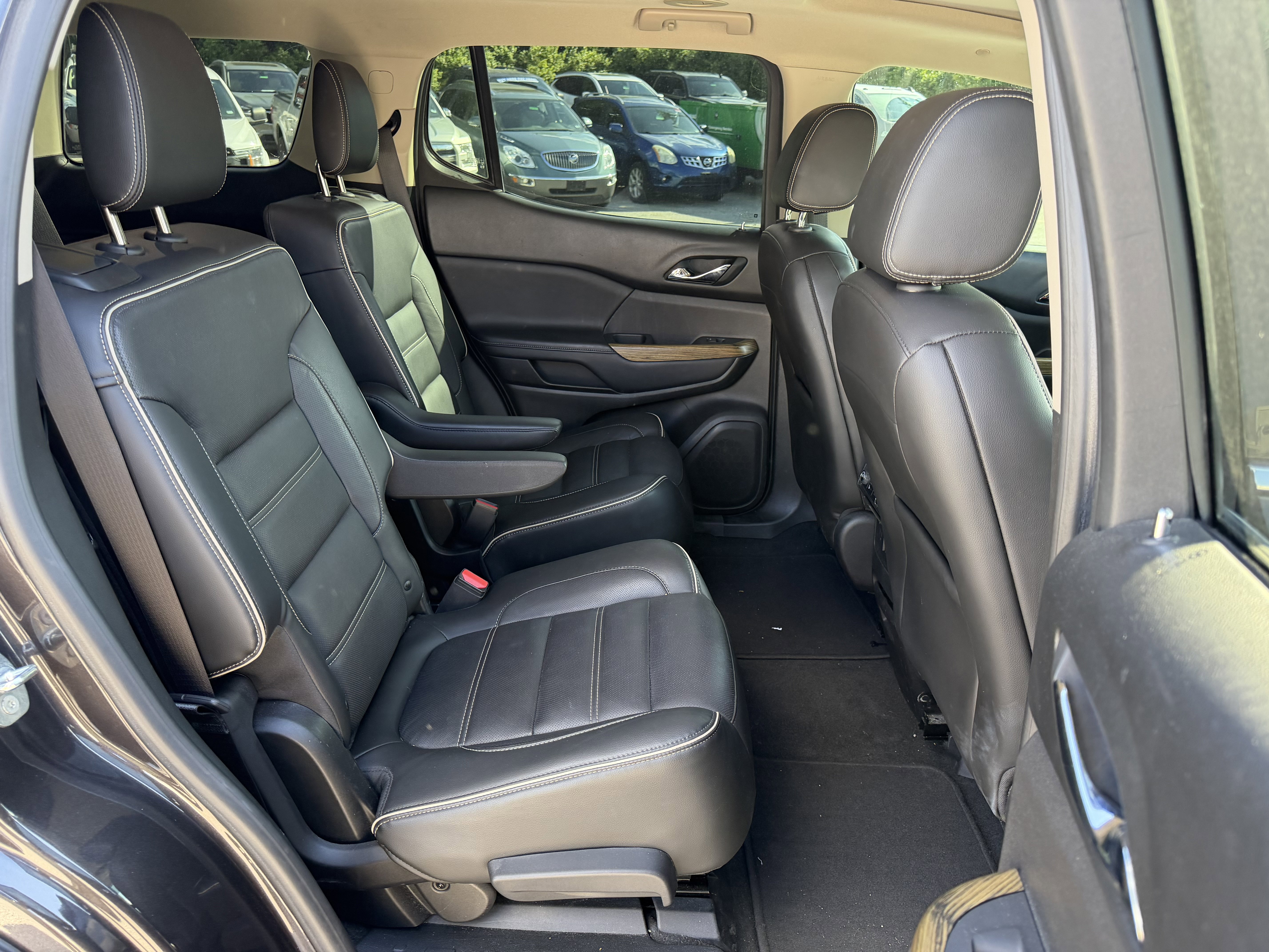 Used 2017 GMC Acadia Denali w/ Technology Package FWD image 10