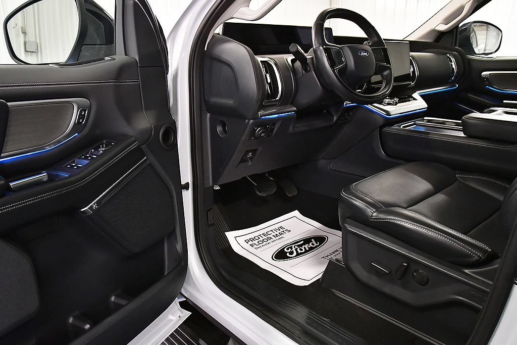 Used 2025 Ford Expedition Max Platinum w/ Driver's Package AWD/4WD image 15