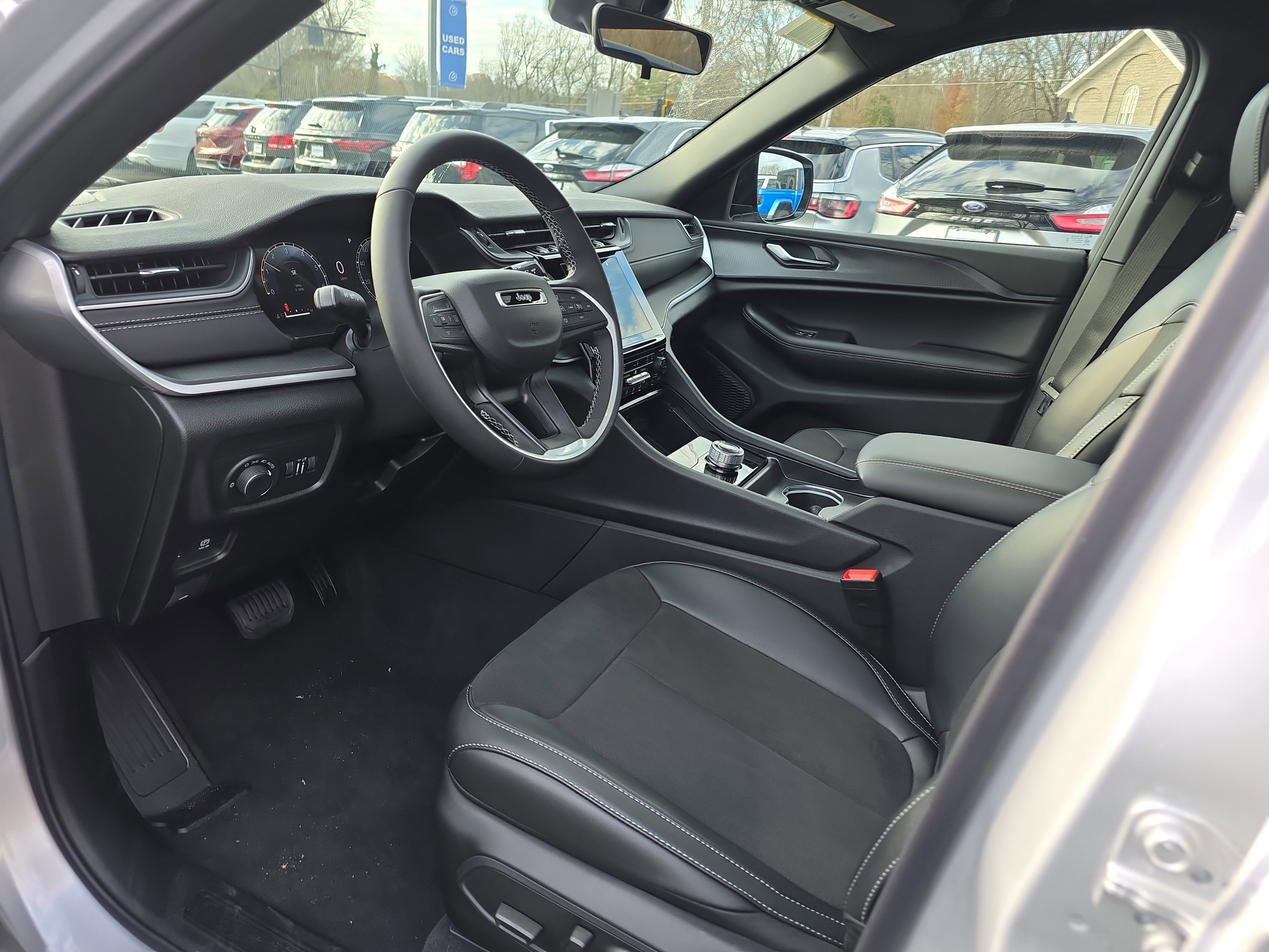 New 2025 Jeep Grand Cherokee L Altitude image 3