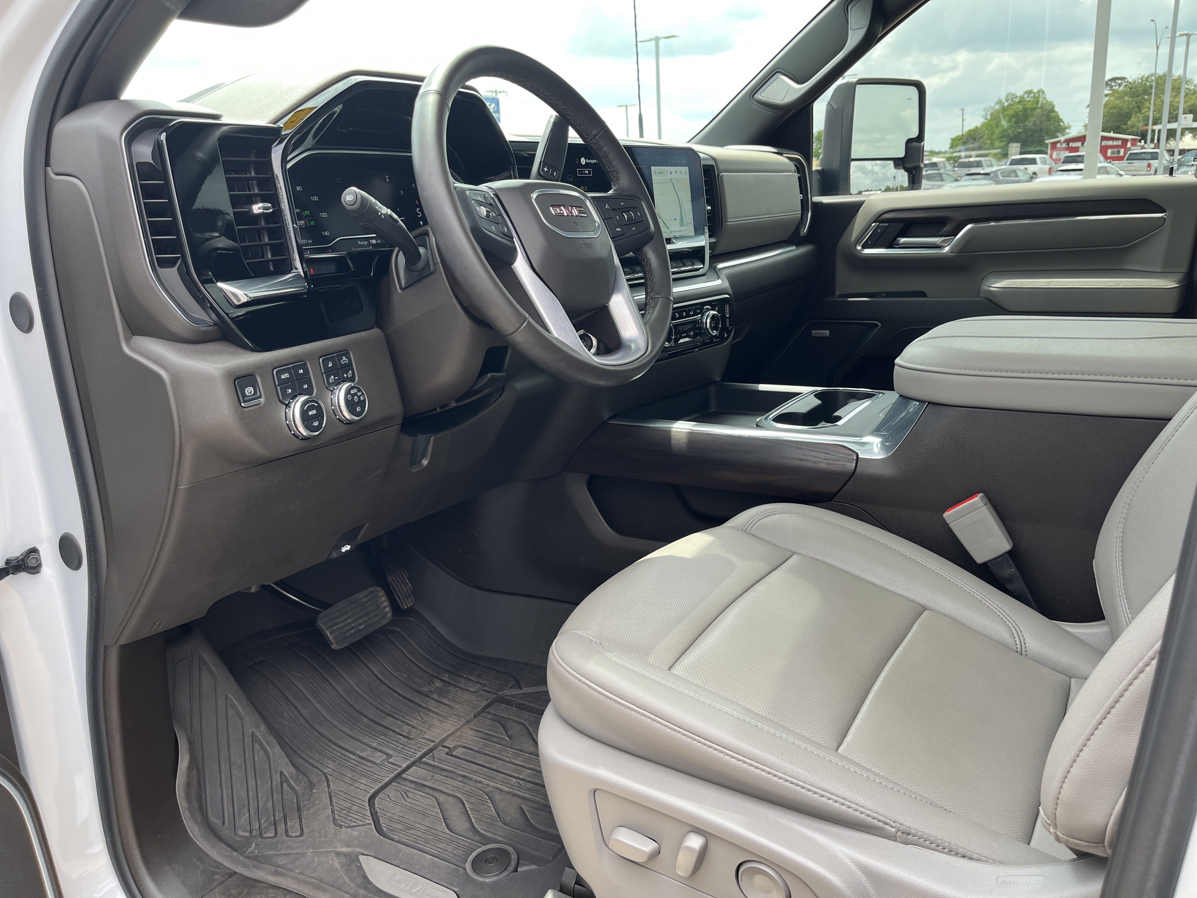 Used 2024 GMC Sierra 2500 SLT w/ SLT Premium Package image 8