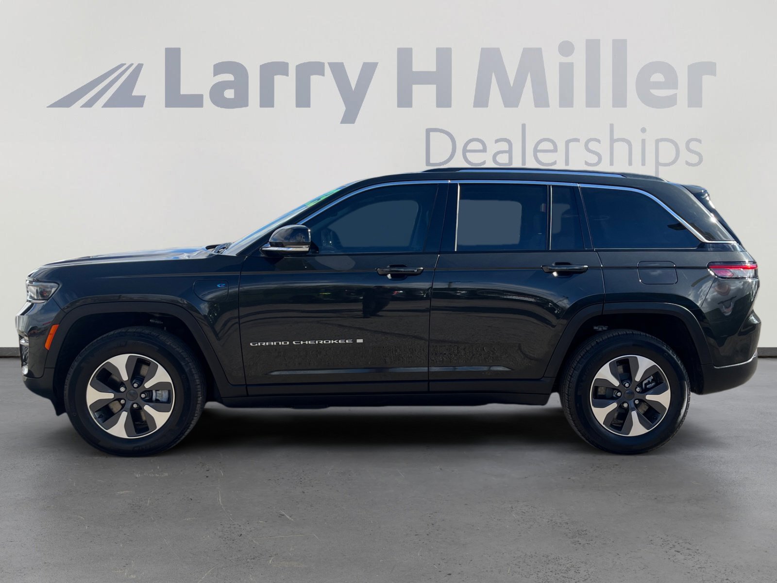 Certified 2023 Jeep Grand Cherokee 4WD 4xe image 2