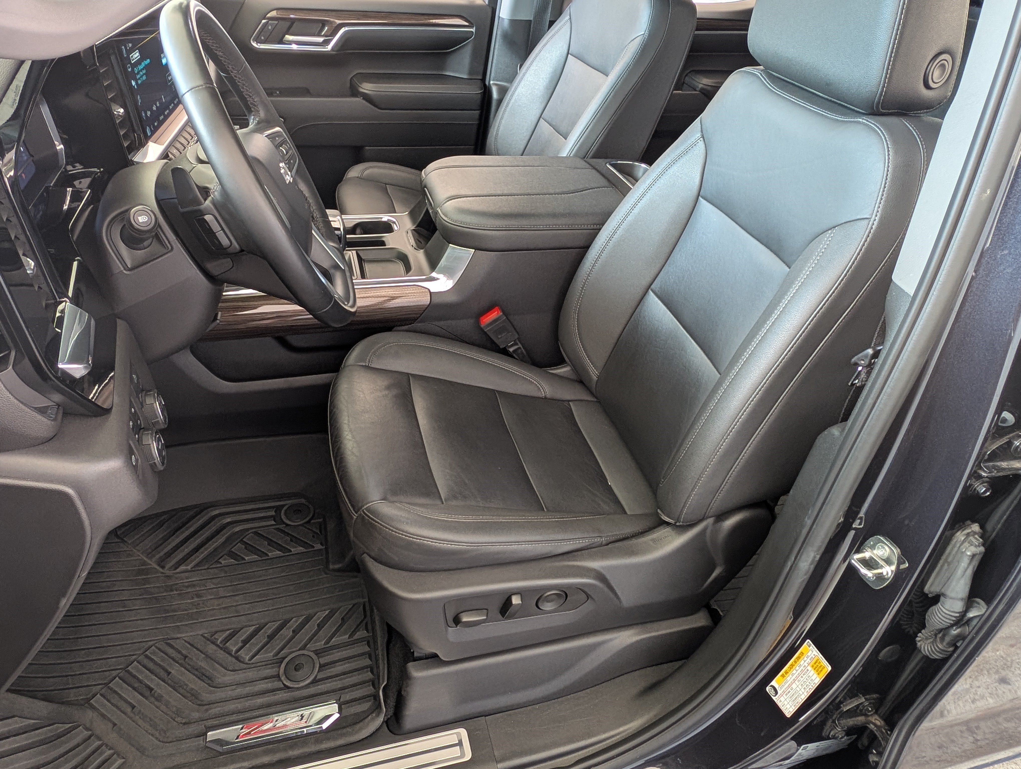 Used 2024 Chevrolet Silverado 1500 LT Trail Boss w/ Convenience Package II AWD/4WD image 16