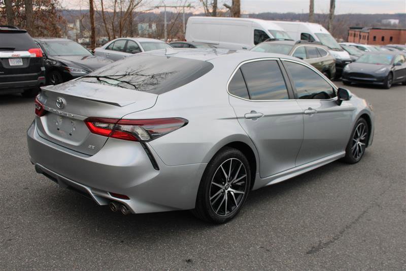 Used 2022 Toyota Camry SE image 5