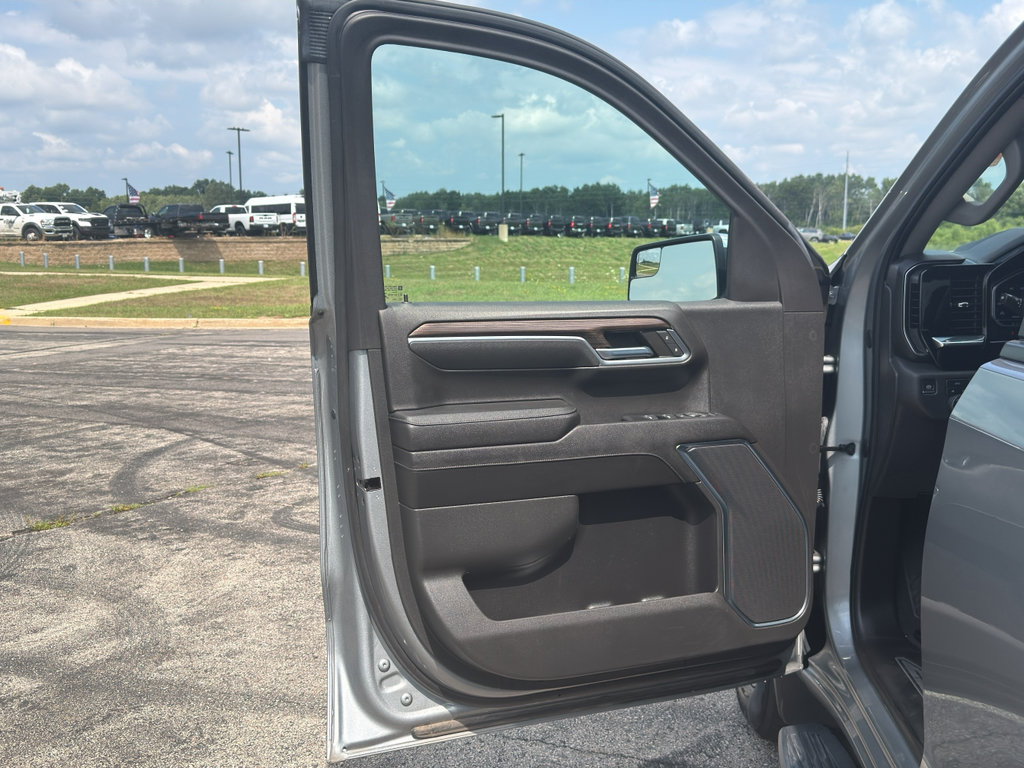 Used 2023 Chevrolet Silverado 1500 LT AWD/4WD image 10