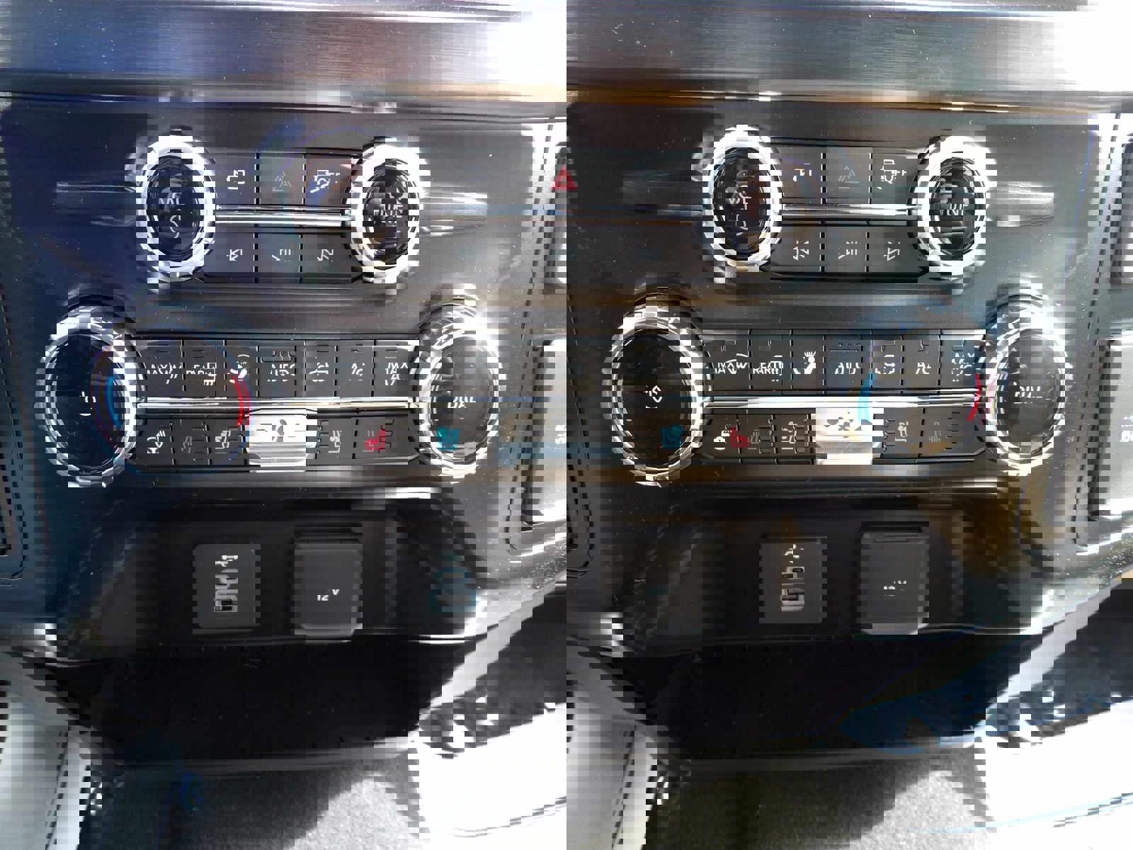 New 2025 Ford F250 Lariat w/ Chrome Package image 57