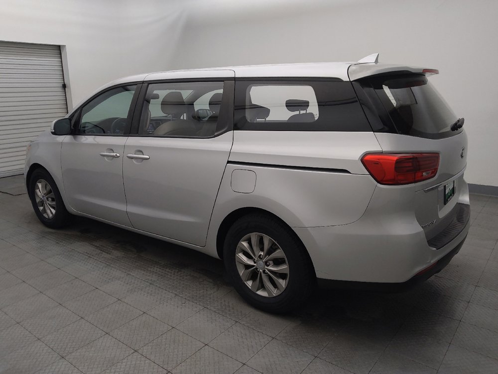 Used 2019 Kia Sedona L FWD image 3