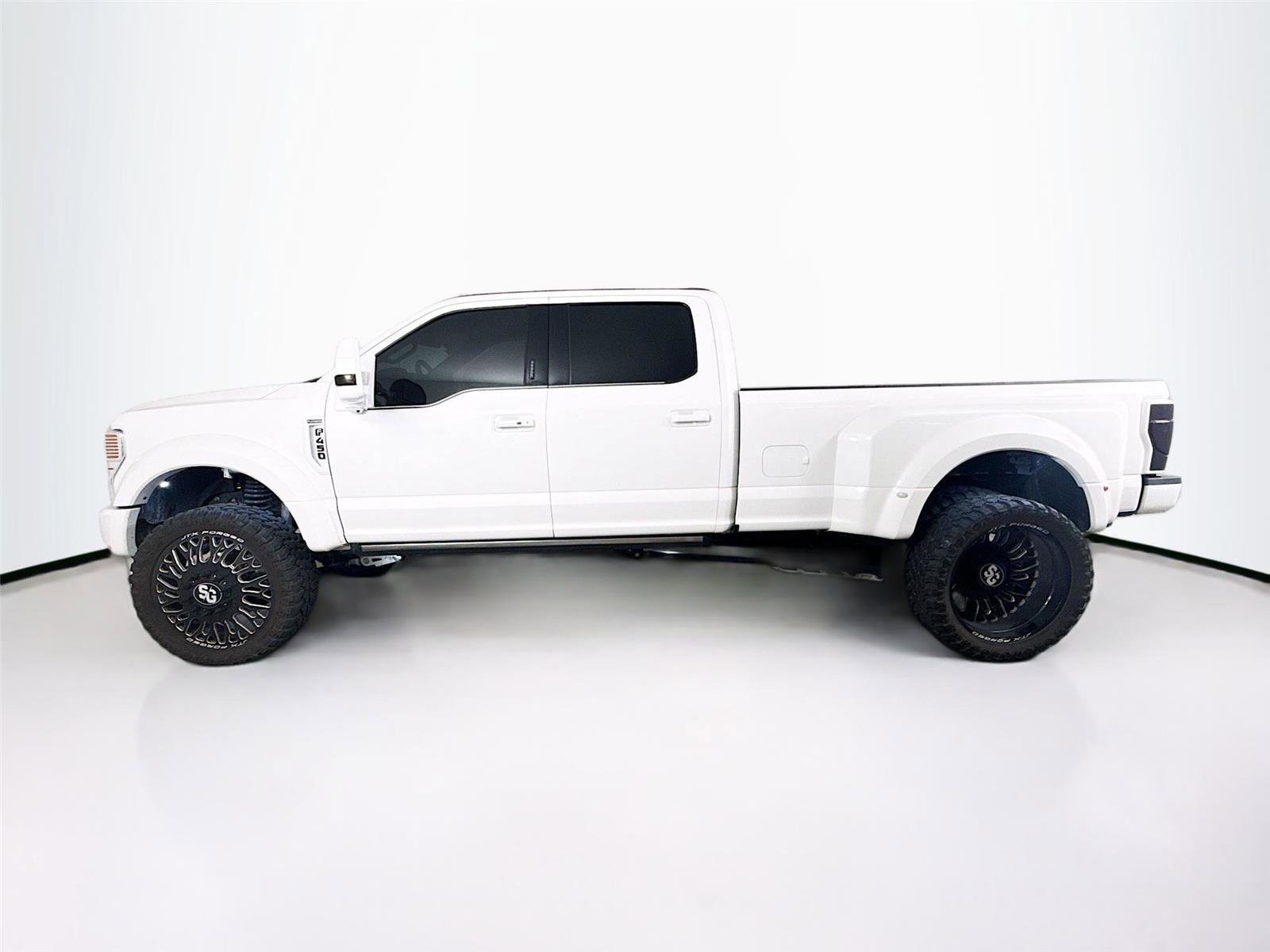 Used 2022 Ford F450 Platinum w/ FX4 Off-Road Package AWD/4WD image 14