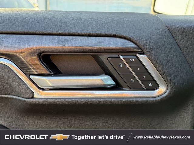 Used 2025 Chevrolet Silverado 1500 LTZ AWD/4WD image 30