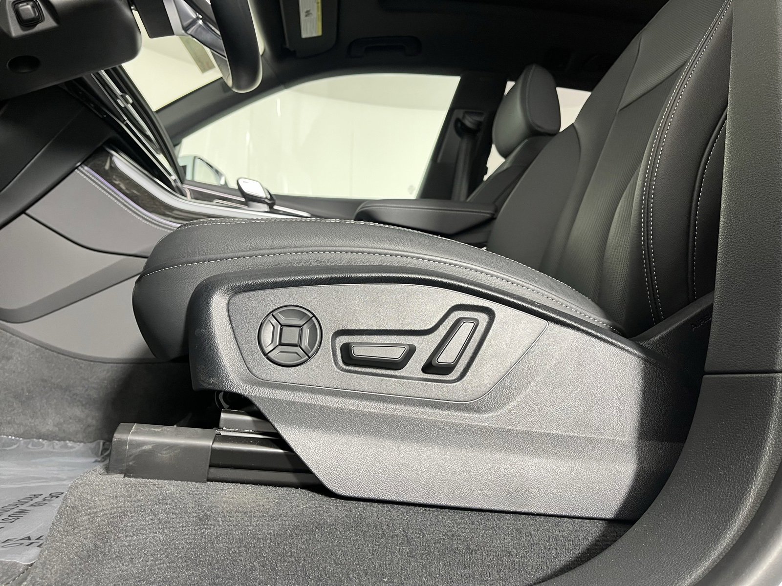 Certified 2025 Audi Q8 Premium Plus w/ Premium Plus Package image 10