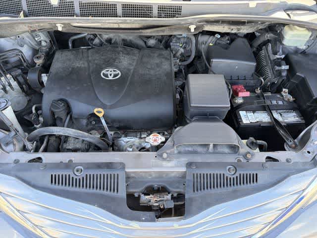 Used 2017 Toyota Sienna XLE w/ XLE Navigation Package image 12