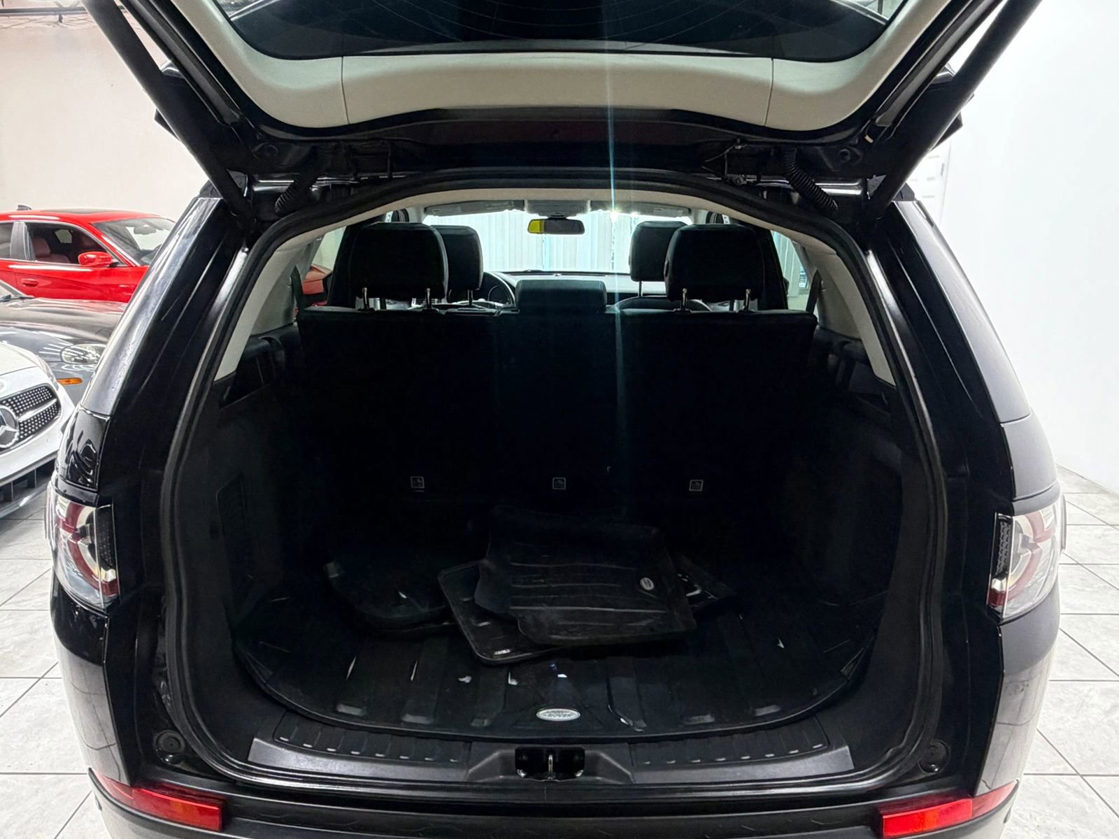 Used 2016 Land Rover Discovery Sport HSE AWD/4WD image 17