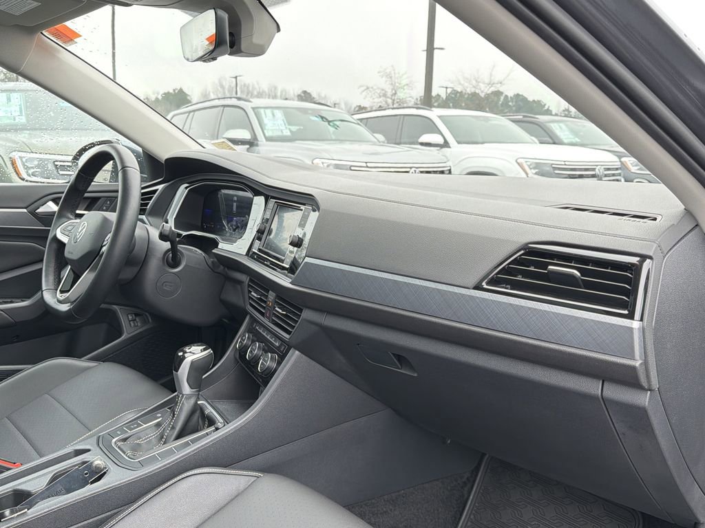 Used 2023 Volkswagen Jetta SE w/ Panoramic Sunroof Package image 19