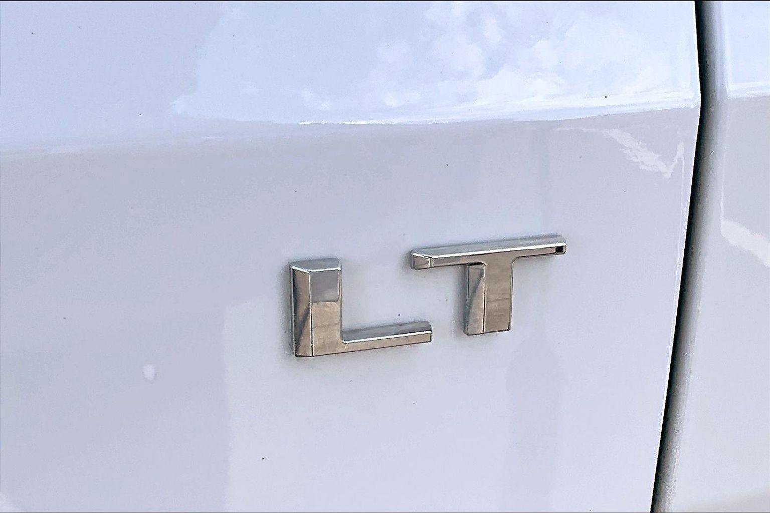 Used 2024 Chevrolet Traverse LT w/ LPO, Floor Liner Package image 9