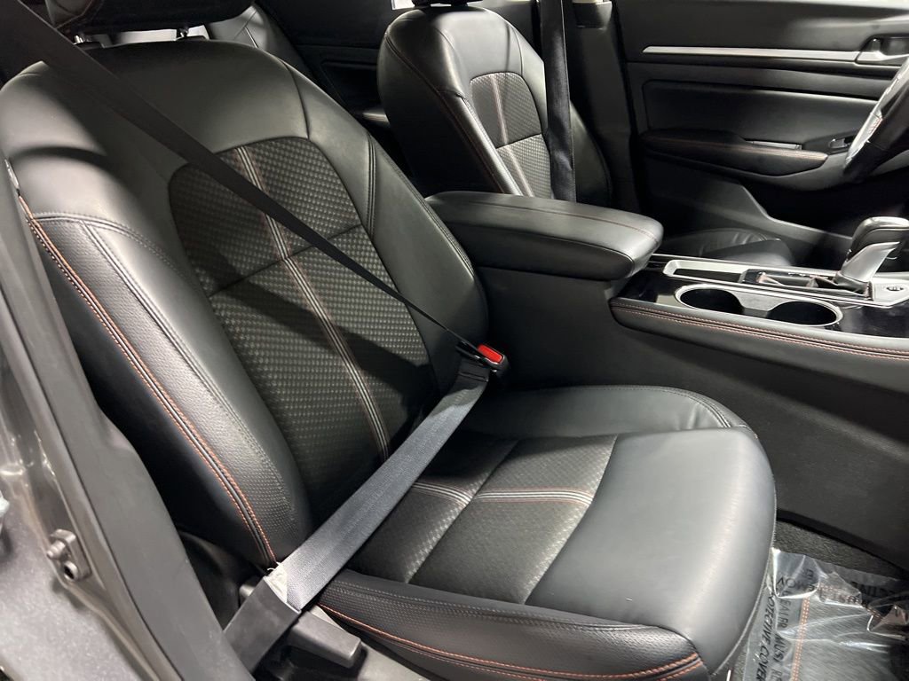 Used 2025 Nissan Altima 2.5 SR image 9