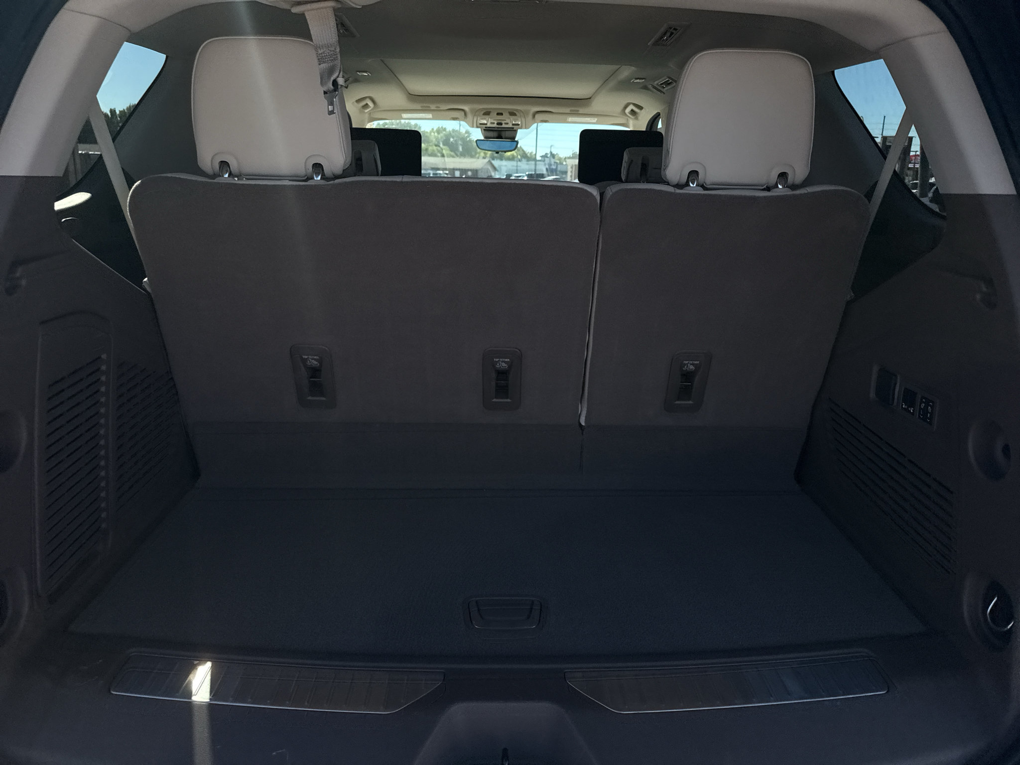 Used 2024 GMC Yukon Denali w/ Advanced Technology Package AWD/4WD image 6