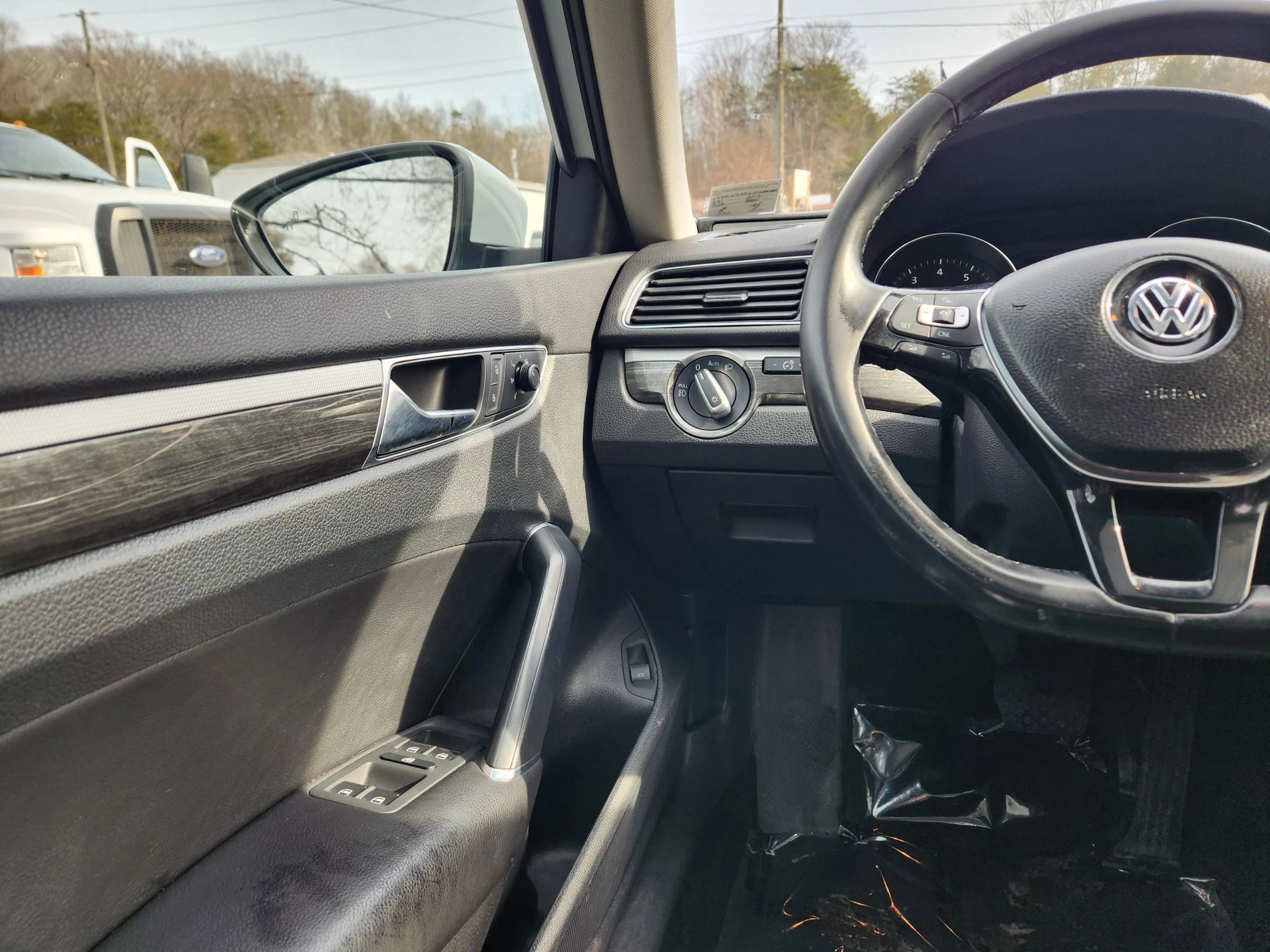 Used 2018 Volkswagen Passat 2.0T SE image 36