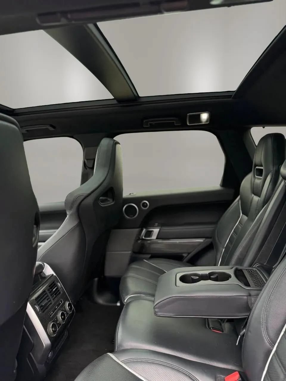 Used 2015 Land Rover Range Rover Sport SVR AWD/4WD image 13