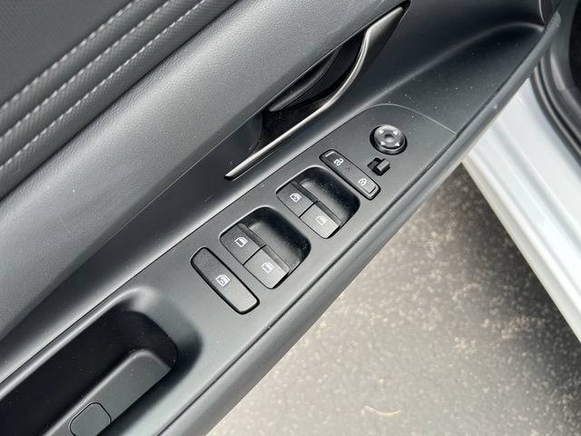 Used 2025 Hyundai Elantra Sport FWD image 13