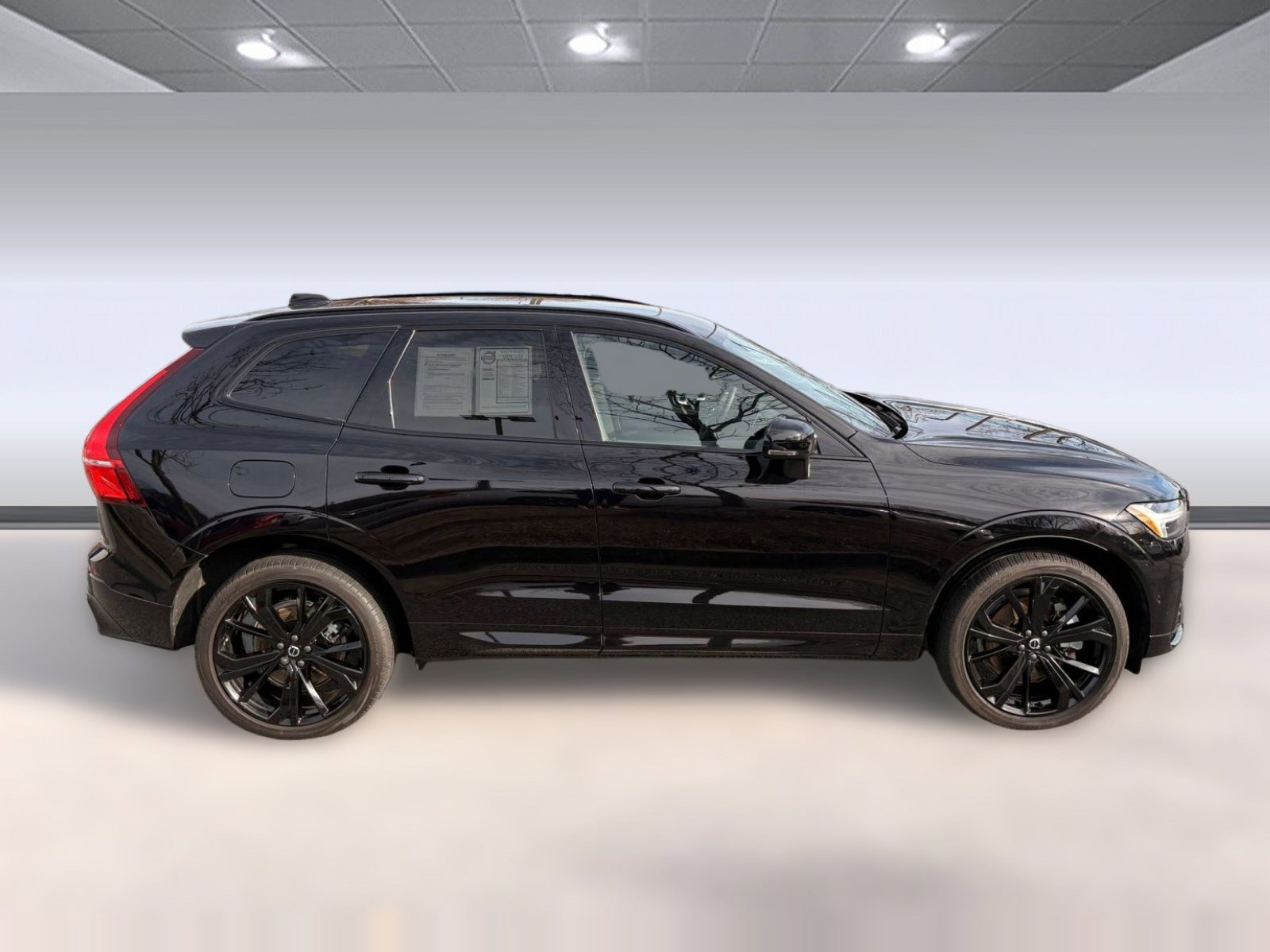 Certified 2024 Volvo XC60 T8 Ultimate w/ Protection Package Premier image 8