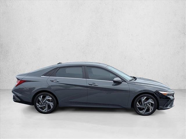 Used 2025 Hyundai Elantra SEL FWD image 4