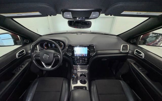 Used 2020 Jeep Grand Cherokee Laredo w/ Laredo X Package AWD/4WD image 16