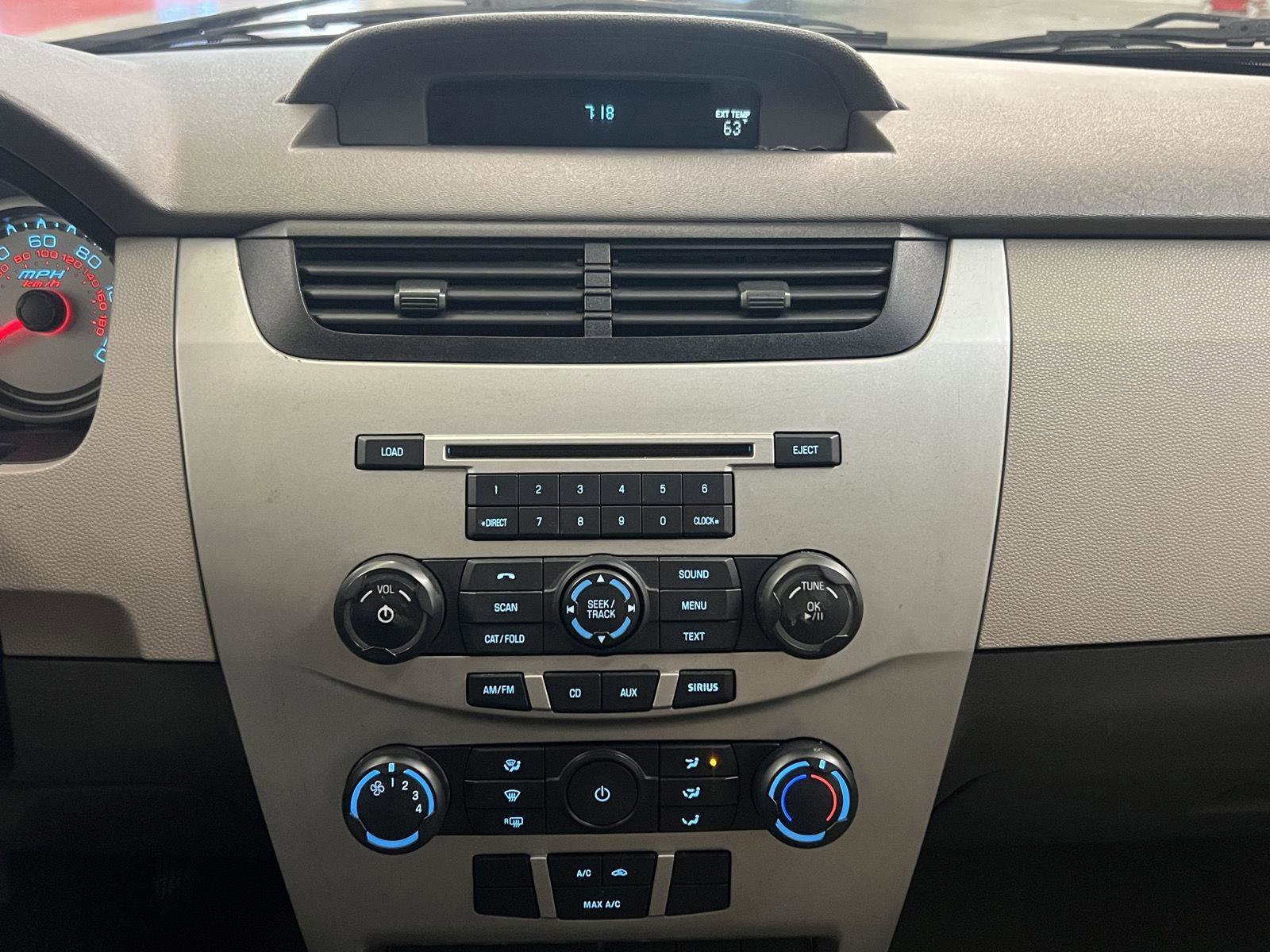 Used 2010 Ford Focus SE image 20