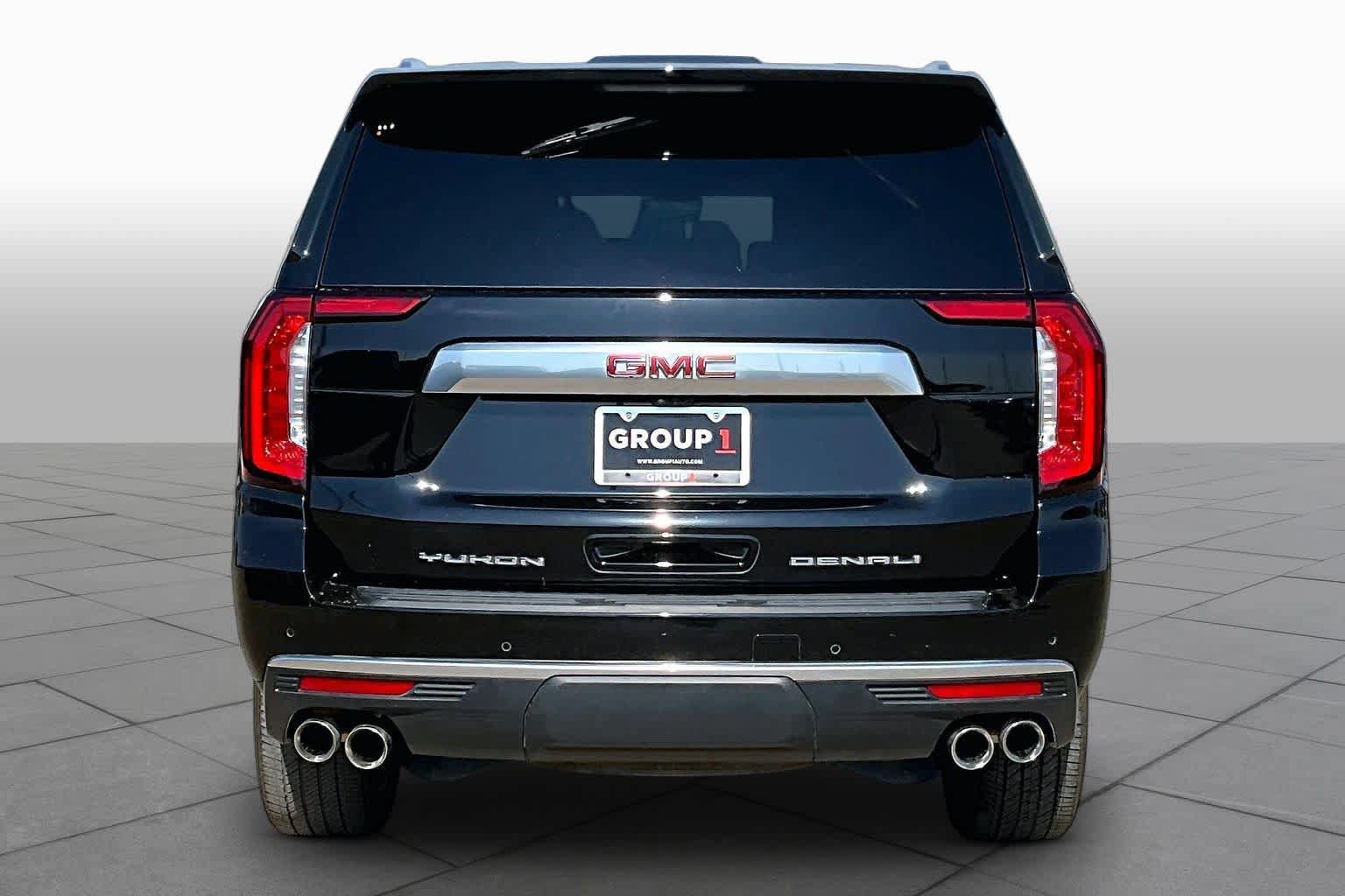 Used 2024 GMC Yukon Denali w/ Advanced Technology Package AWD/4WD image 5