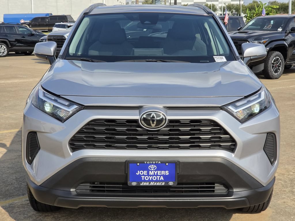 Used 2025 Toyota RAV4 XLE FWD image 3
