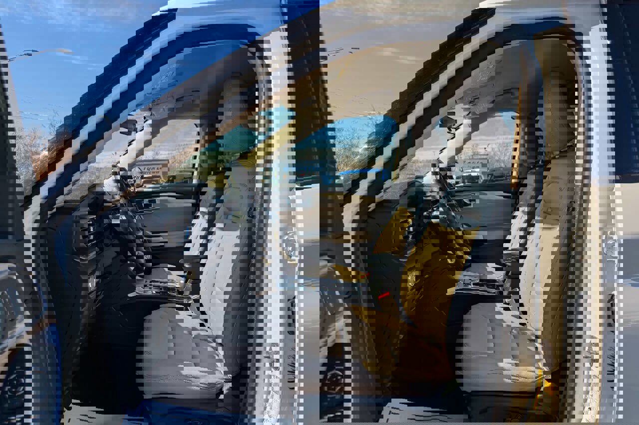 Used 2023 Ford Explorer XLT w/ Equipment Group 202A image 21