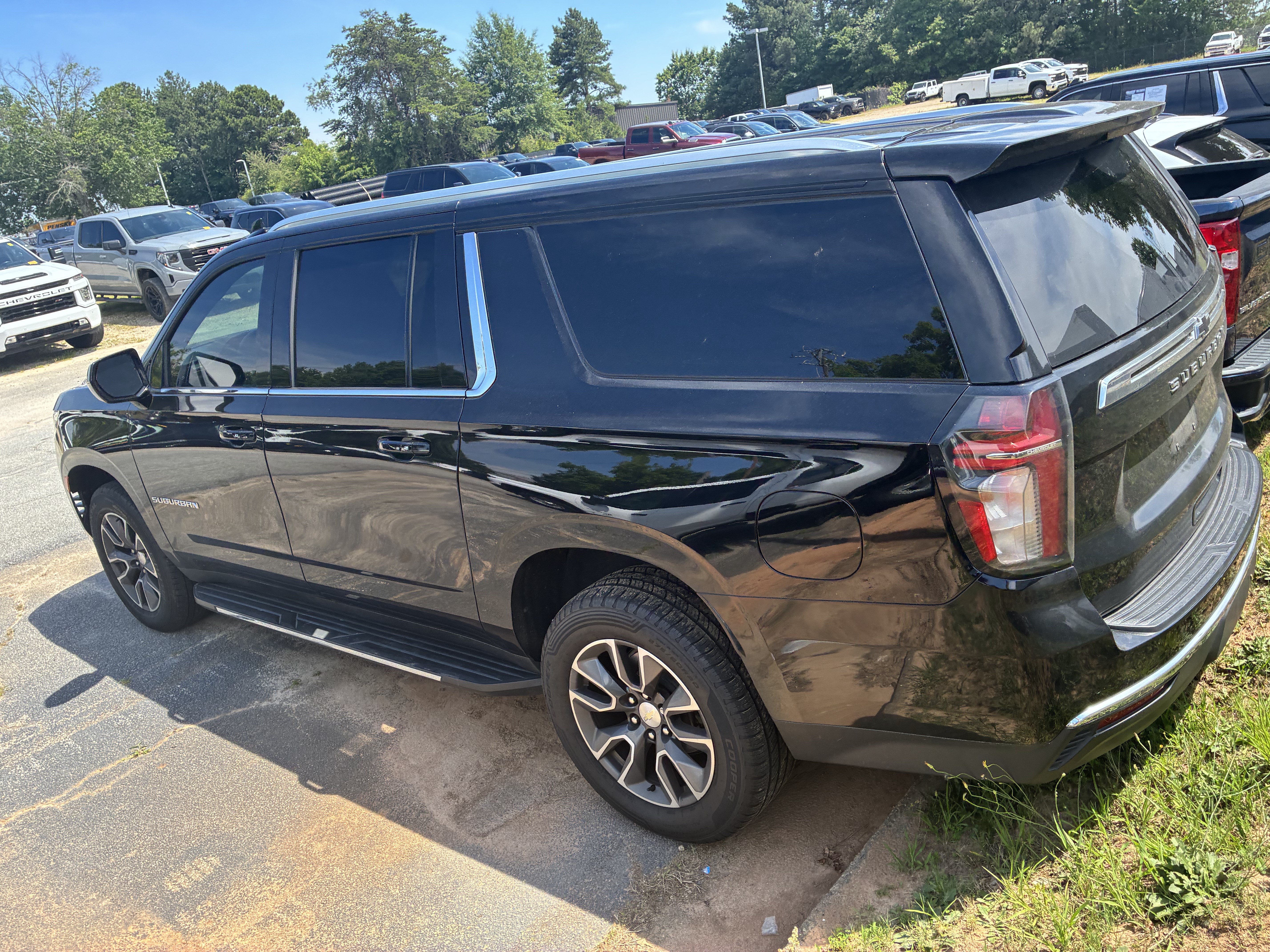 Used 2021 Chevrolet Suburban LT RWD image 6