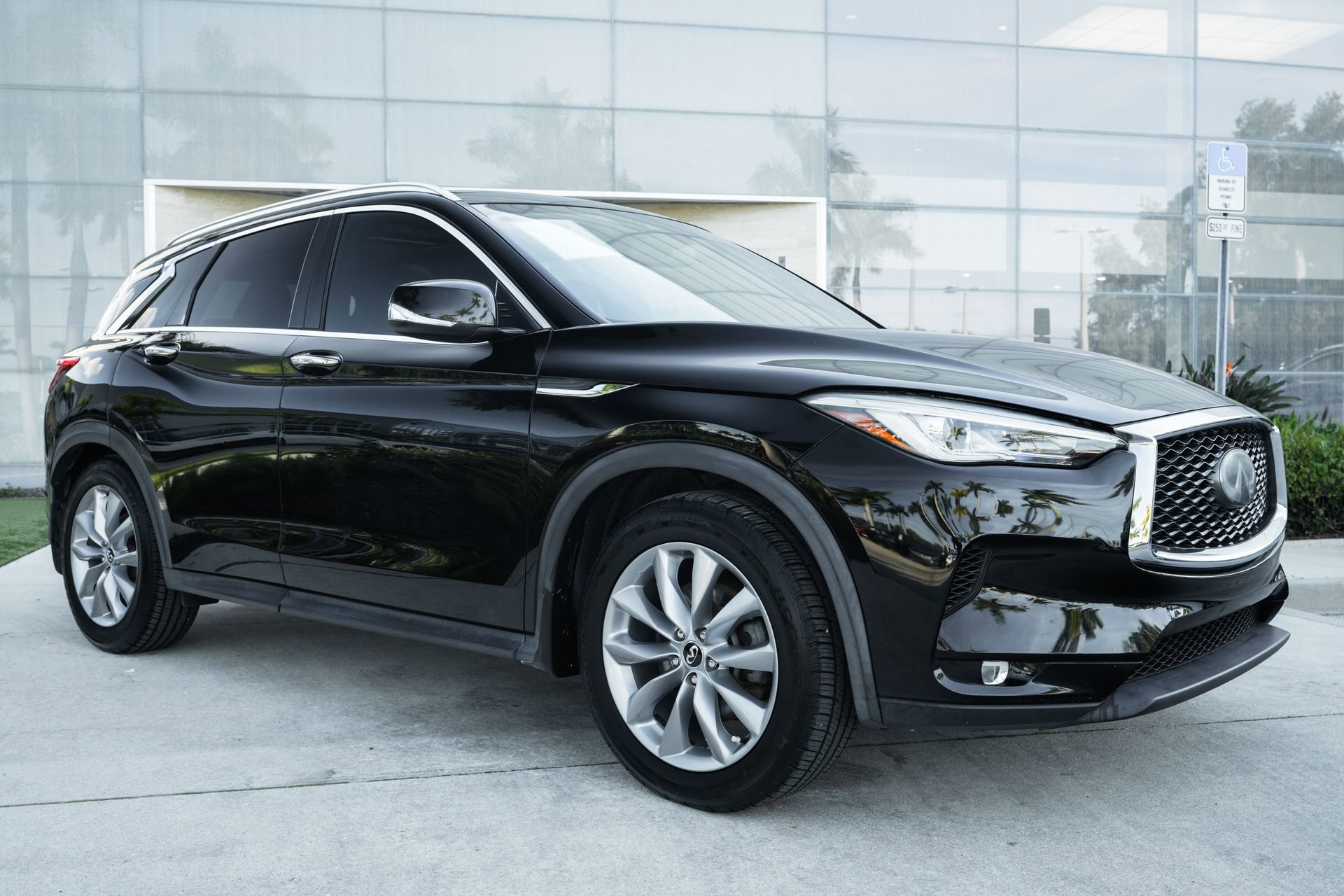 Used 2019 INFINITI QX50 Luxe w/ Navigation Package image 2