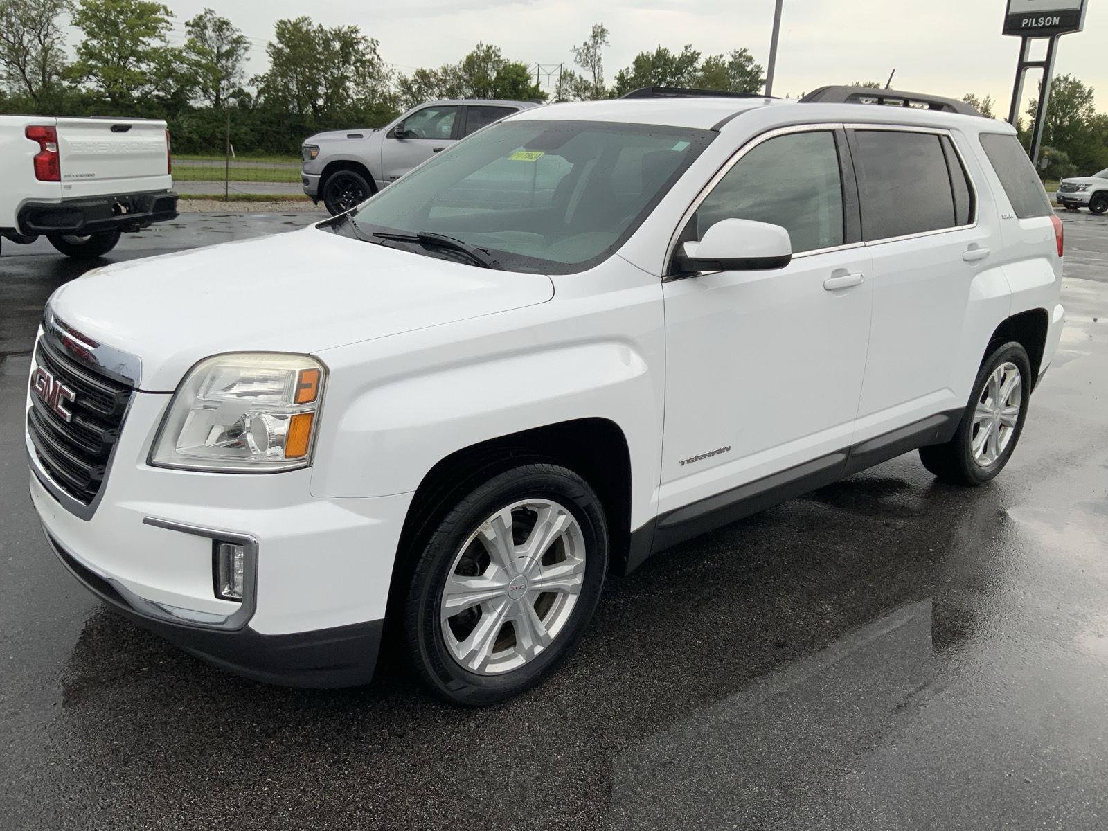 Used 2017 GMC Terrain SLE w/ Convenience Package FWD image 4