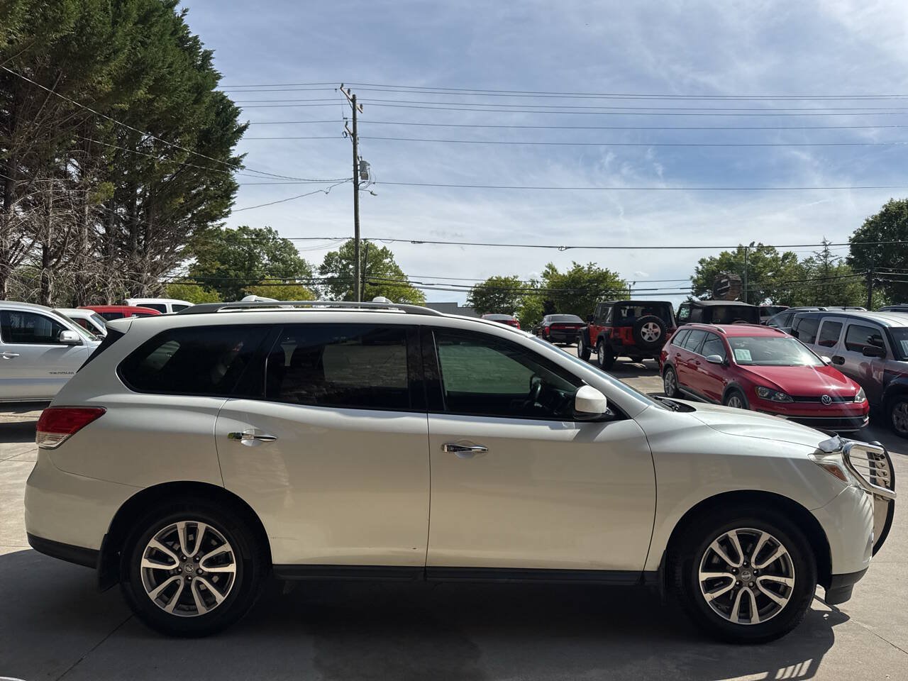 Used 2016 Nissan Pathfinder SV w/ Trailer Tow Package AWD/4WD image 6