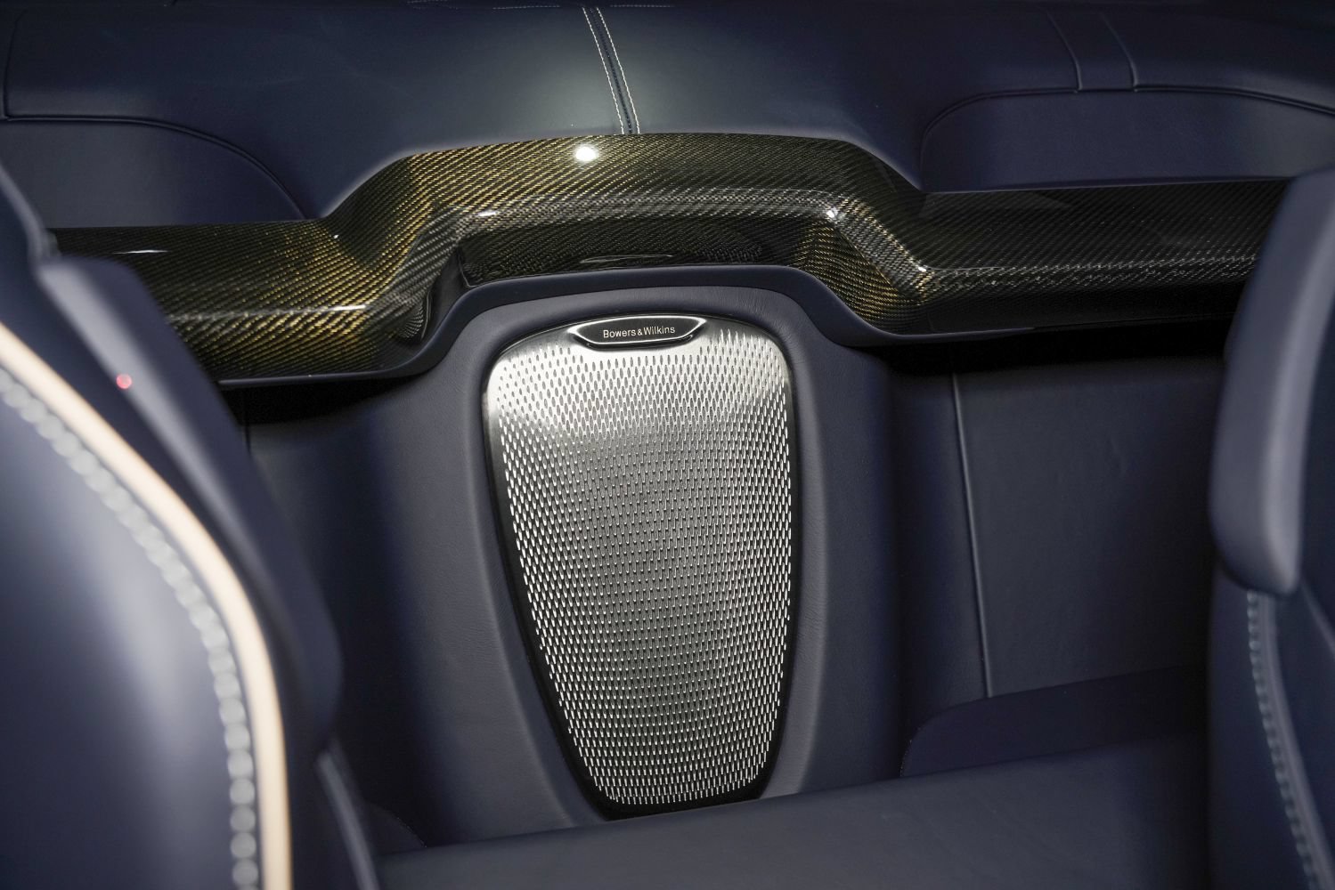 Used 2025 Aston Martin Vanquish RWD image 41