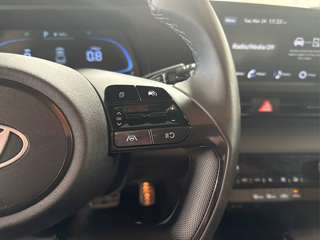 Used 2025 Hyundai Elantra Sport image 28