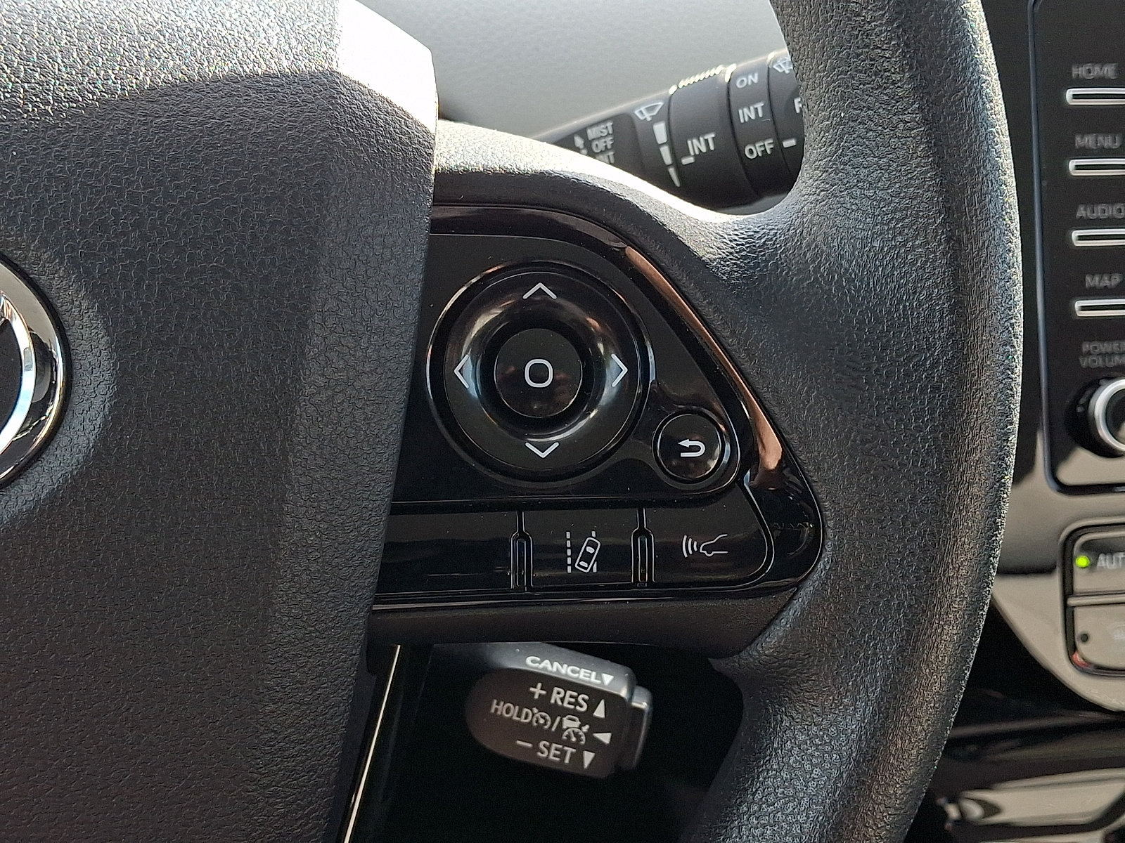 Used 2022 Toyota Prius LE FWD image 21