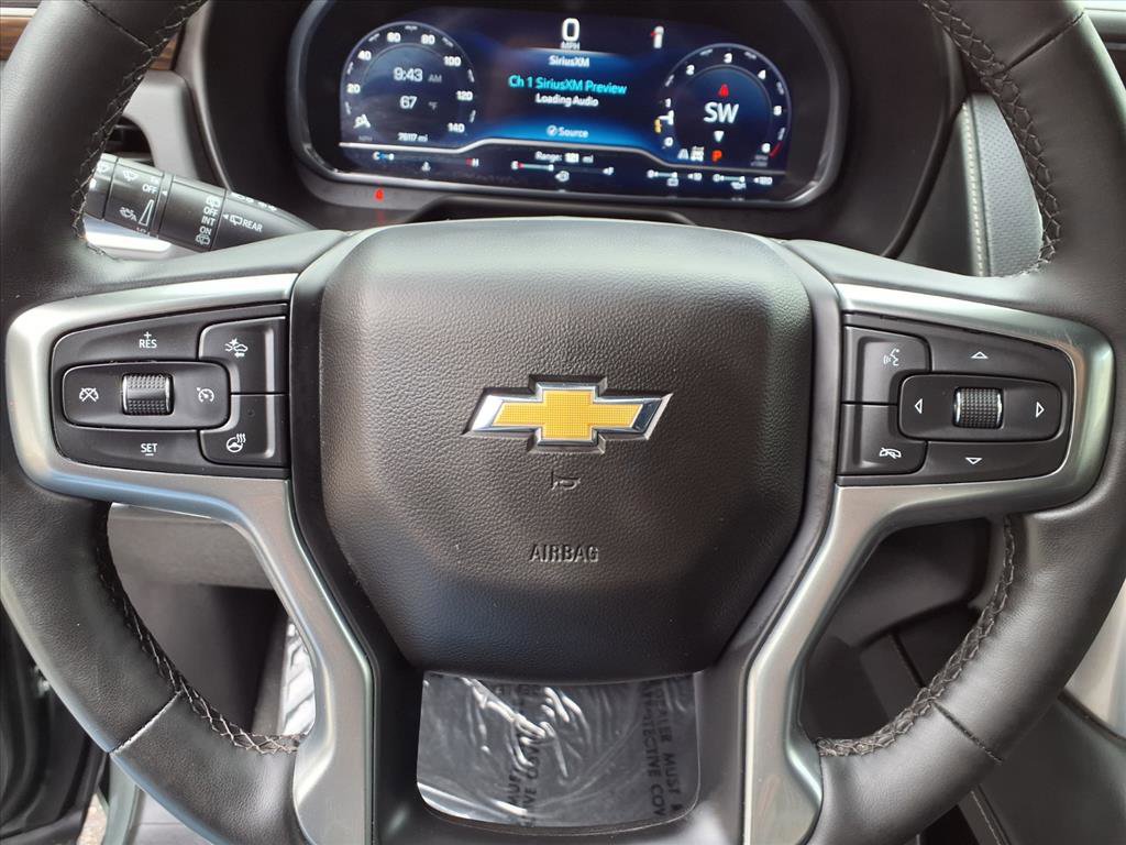Used 2023 Chevrolet Suburban Premier image 9