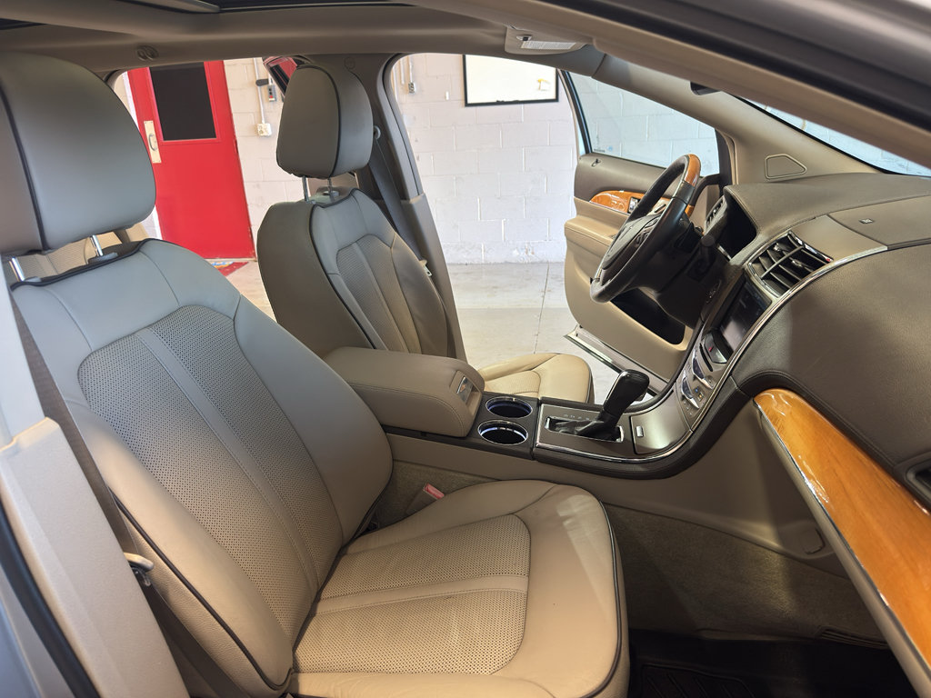 Used 2015 Lincoln MKX AWD w/ Equipment Group 102A image 23