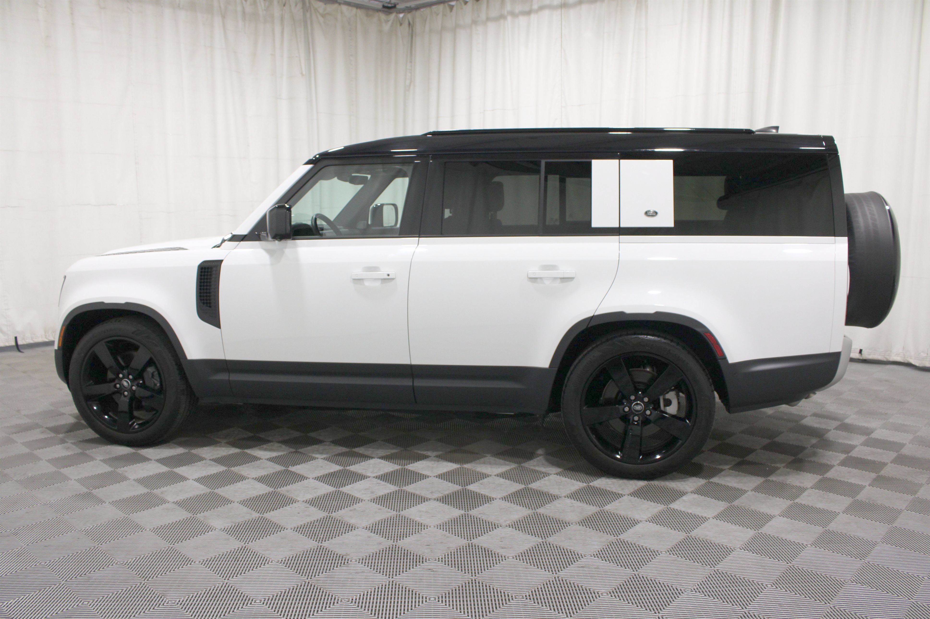 Used 2024 Land Rover Defender 130 S AWD/4WD image 31
