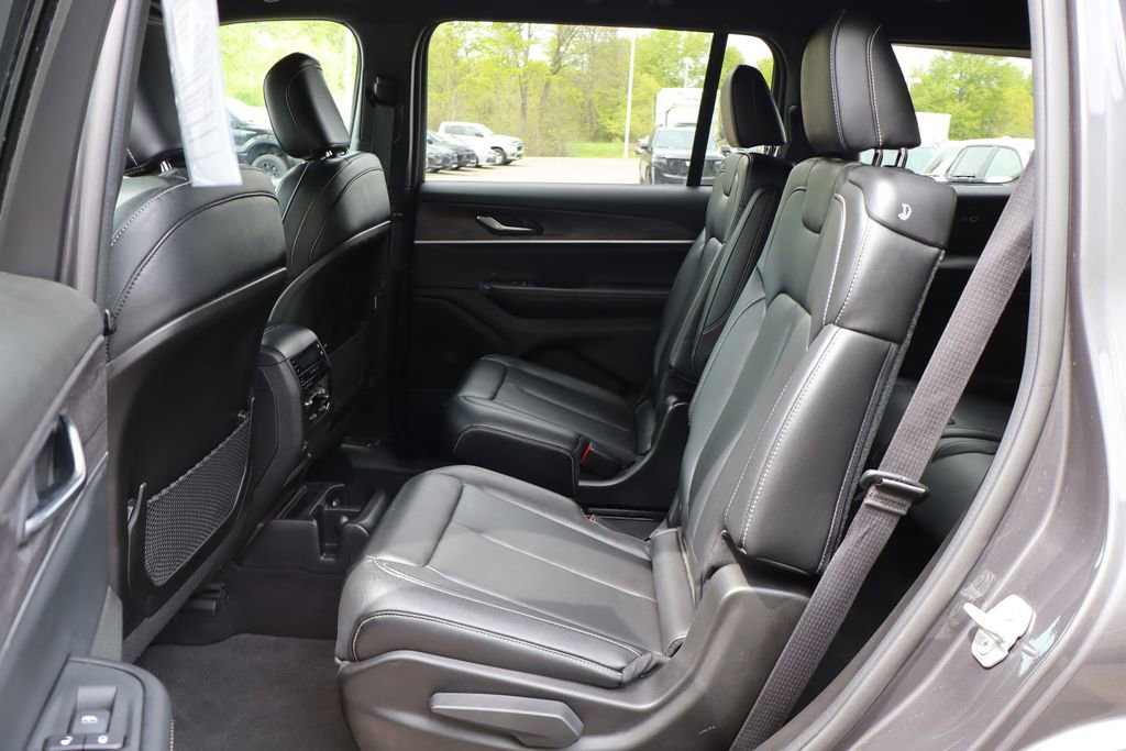 Used 2024 Jeep Grand Cherokee L Limited AWD/4WD image 37