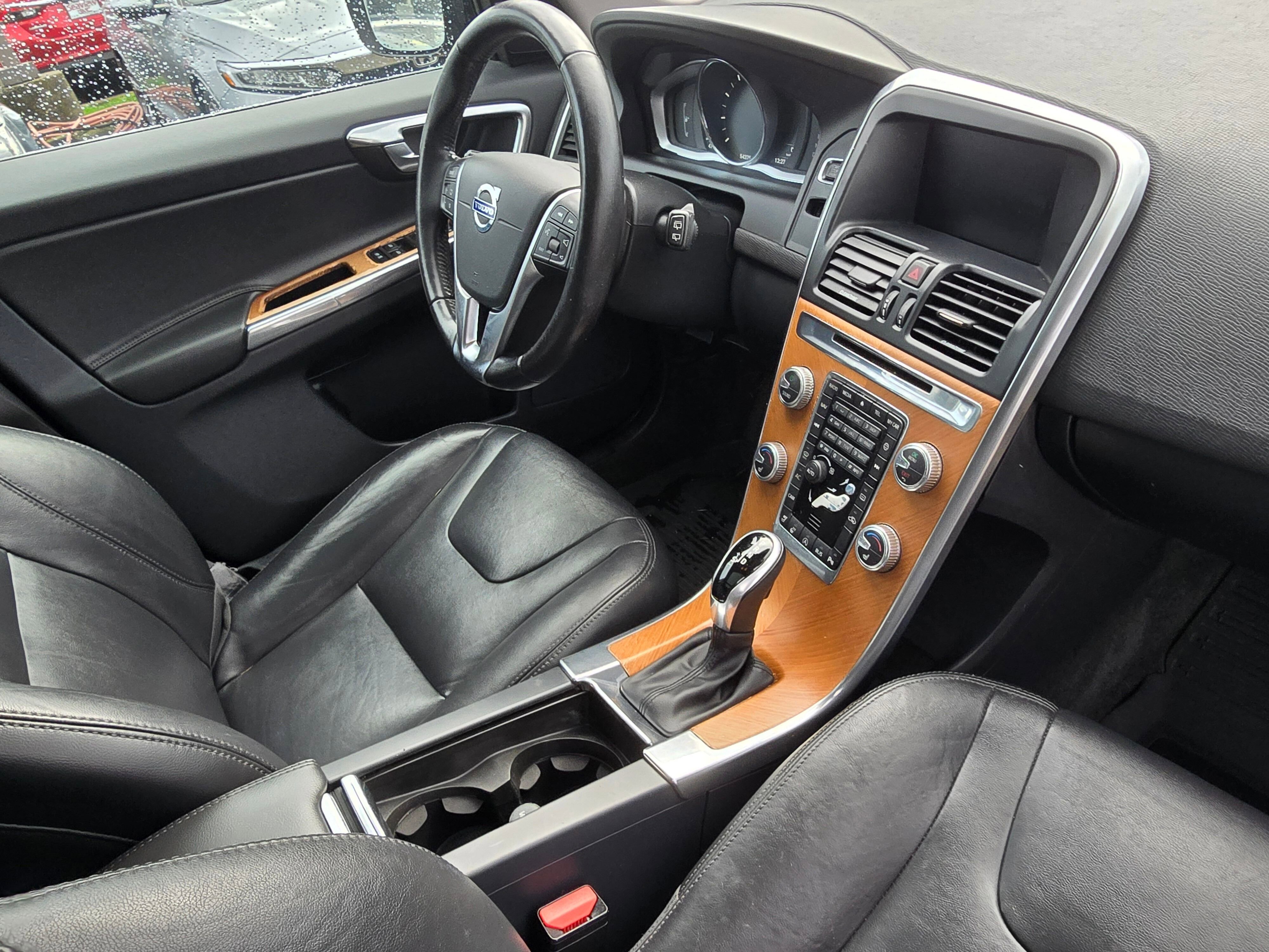 Used 2017 Volvo XC60 T6 Inscription w/ Preferred Option Package image 10