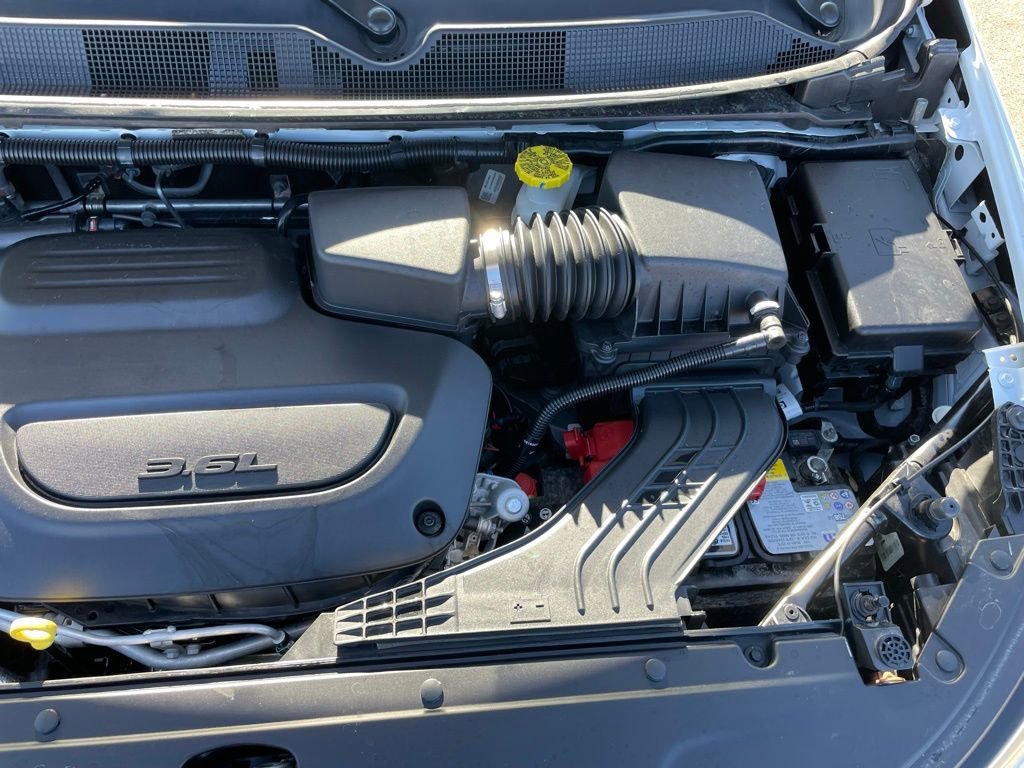 Used 2025 Chrysler Pacifica Limited image 42